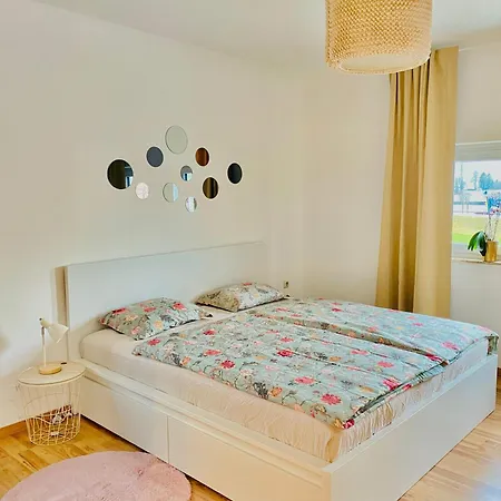 Zentrale Mit Blick Auf Burg Altpernstein Apartamento *