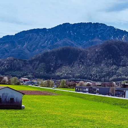 Zentrale Mit Blick Auf Burg Altpernstein Micheldorf in Oberösterreich
