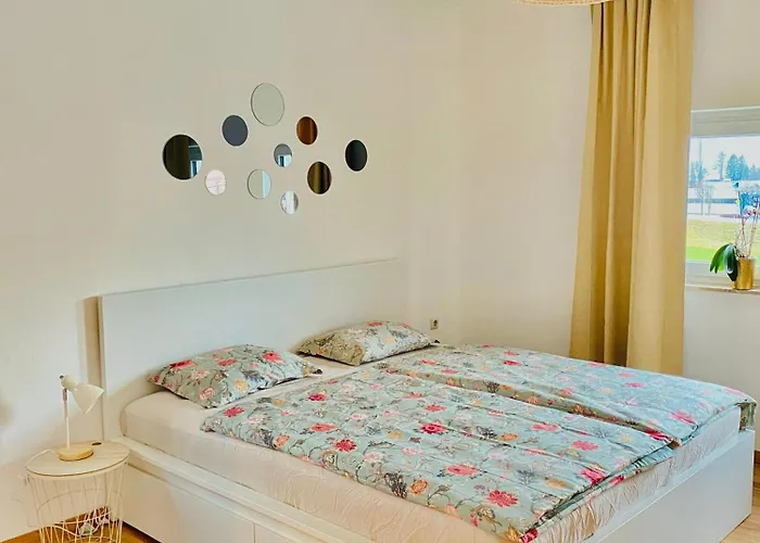 Zentrale Mit Blick Auf Burg Altpernstein Apartmán *