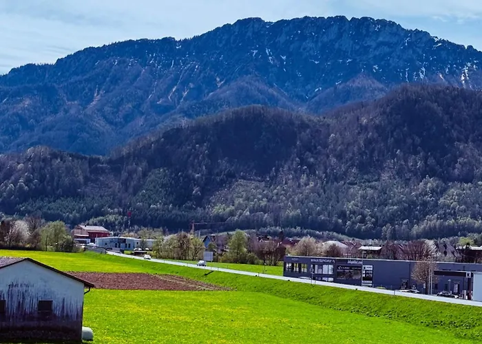 Zentrale Mit Blick Auf Burg Altpernstein Micheldorf in Oberösterreich